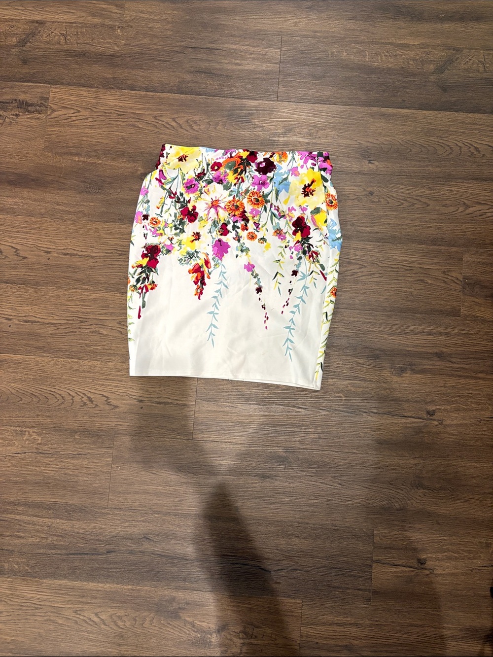 New York and Co Floral Pencil Skirt in White with Multicolor Blooms